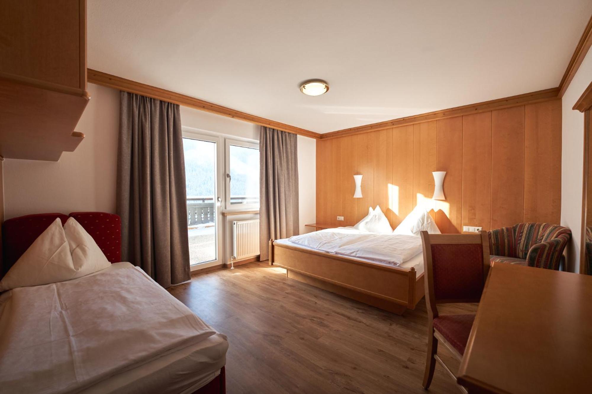 Pension Vier Jahreszeiten Saalbach-Hinterglemm Exterior photo